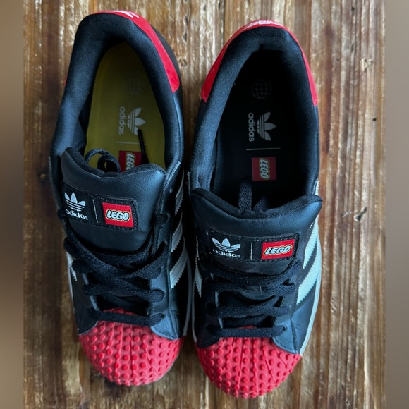 Adidas x LEGO Big Kids Superstar sneakers in black/red - Picture 7 of 8